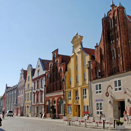 Zum Hafen In Altefähr