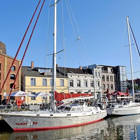 Zum Hafen In Altefähr