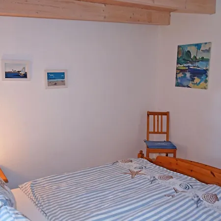 Zum Hafen In Altefähr